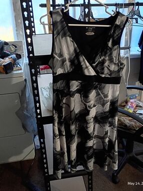 tek gear Black & White Sleeveless V-Neck Midi Dress